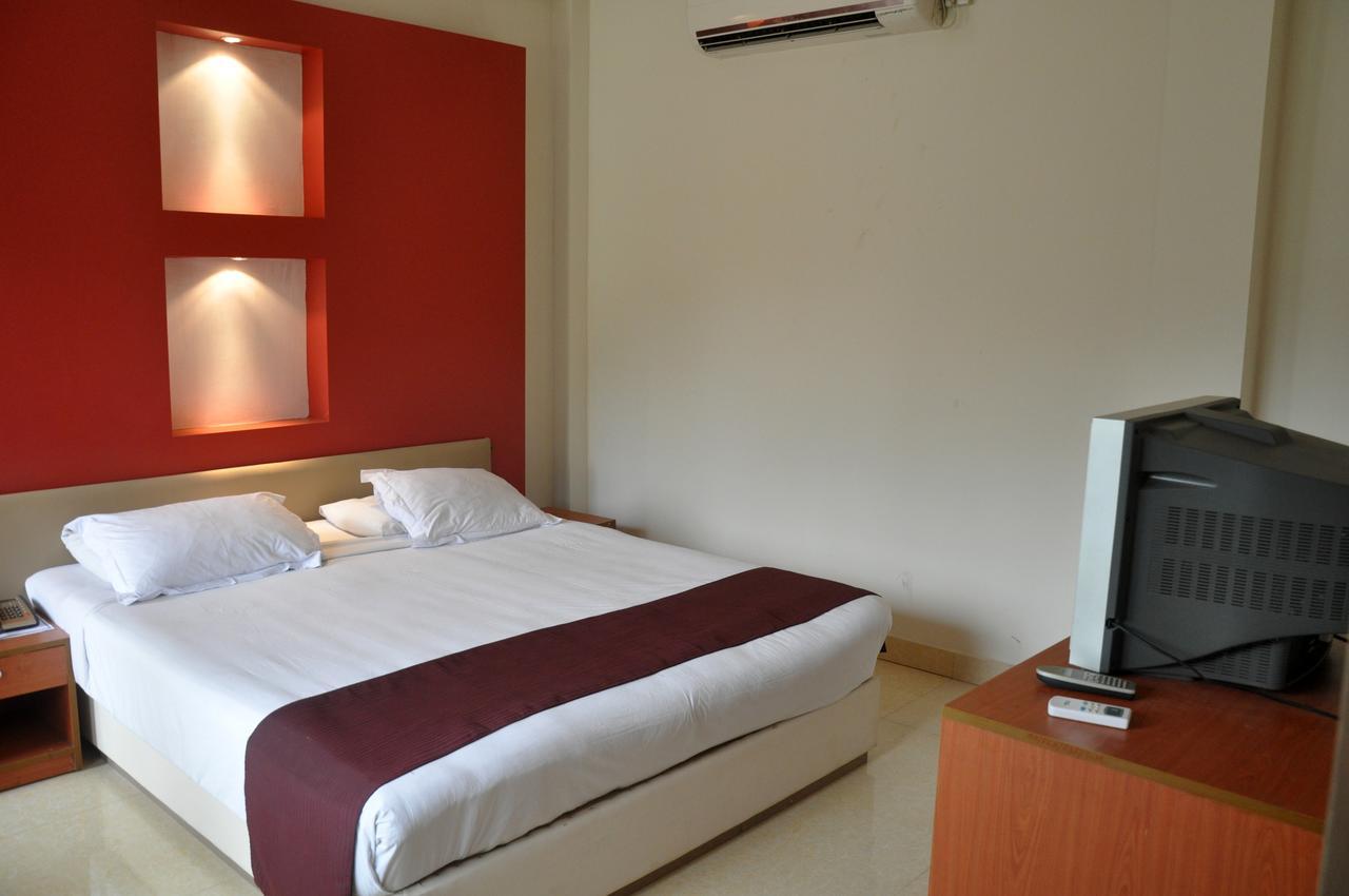 Foy'S Lake Resort Dakhin Kattali Luaran gambar