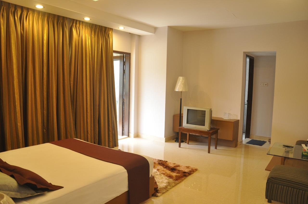 Foy'S Lake Resort Dakhin Kattali Luaran gambar